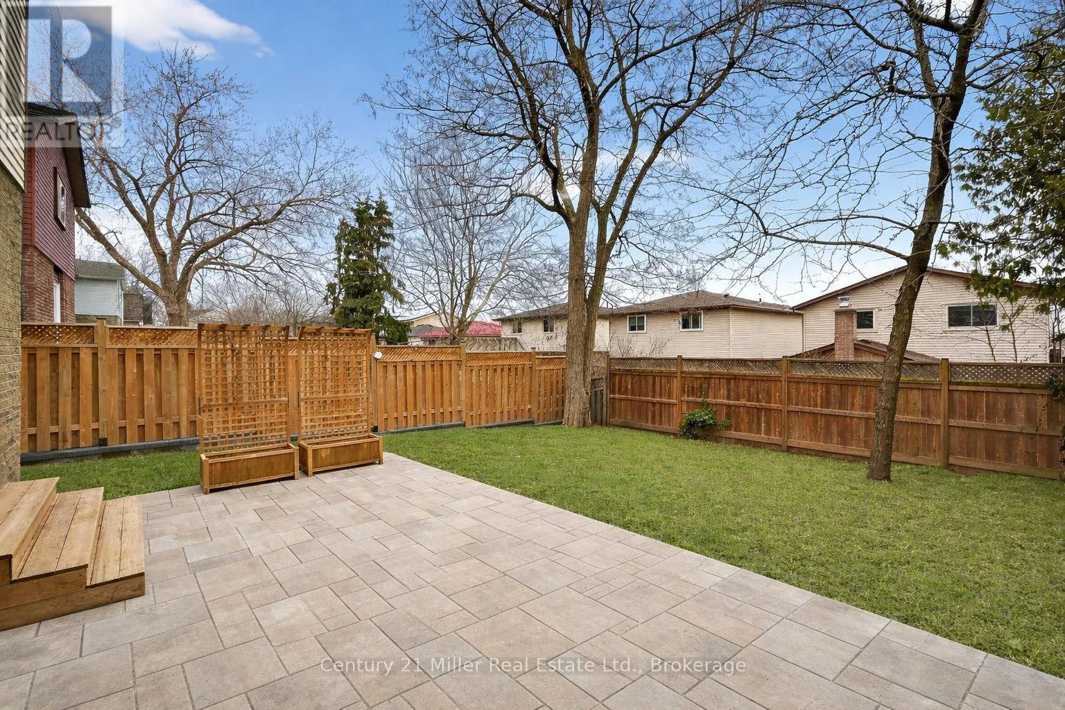 2451 MALCOLM CRESCENT