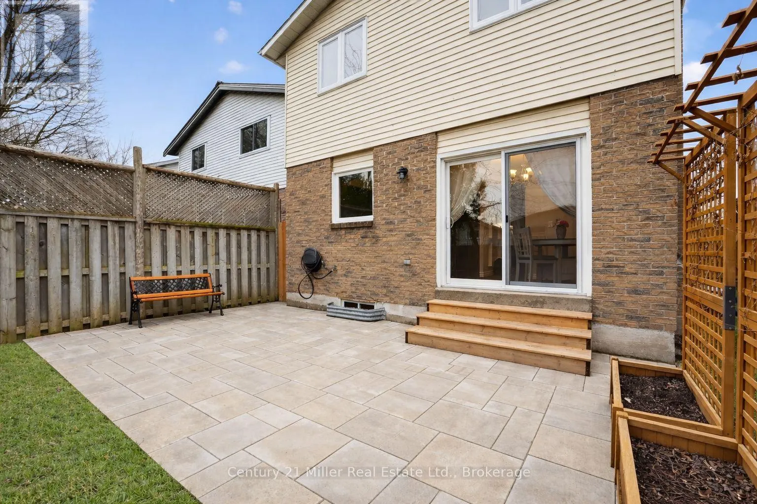 2451 MALCOLM CRESCENT