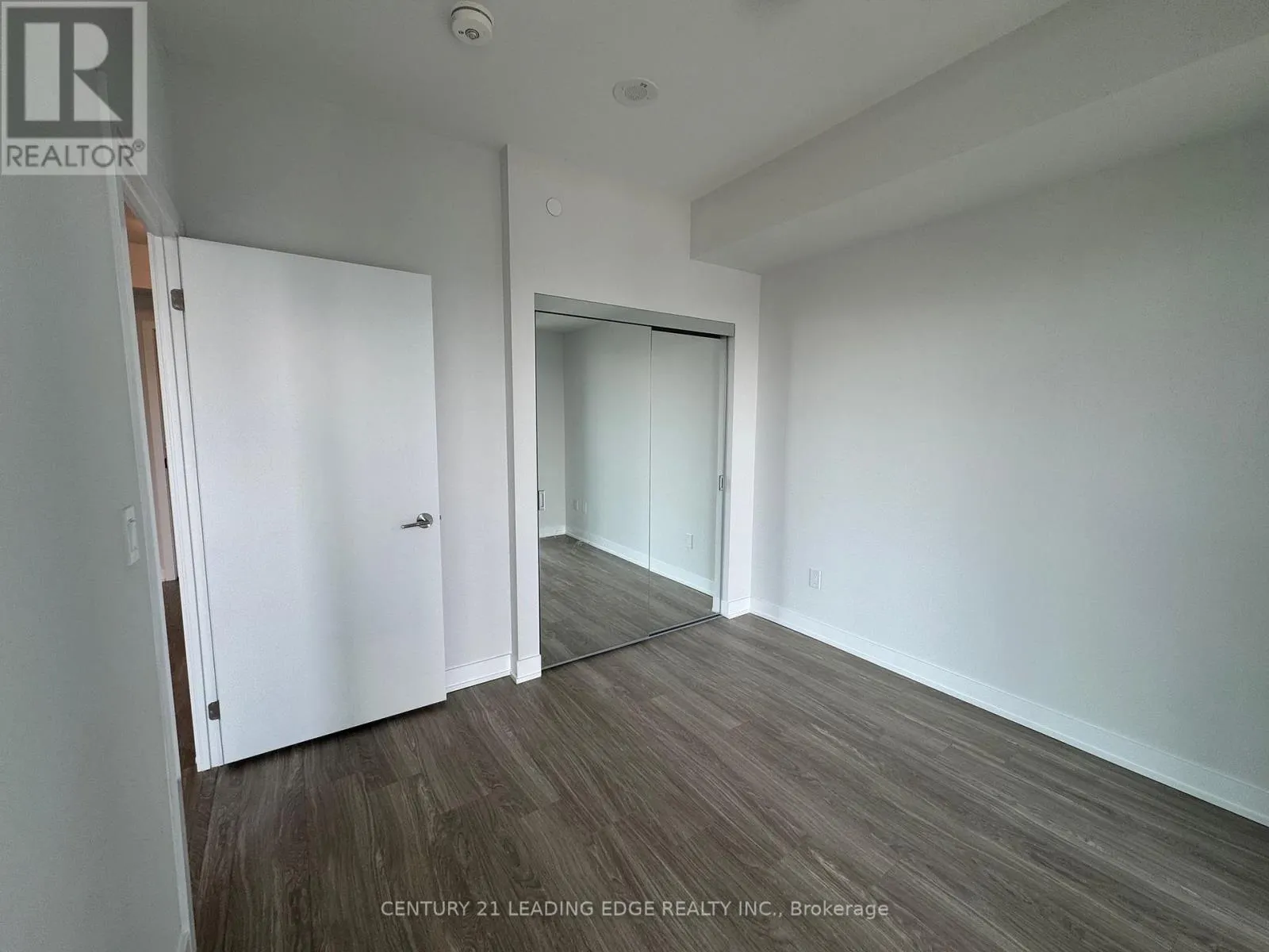 2202 - 430 SQUARE ONE DRIVE
