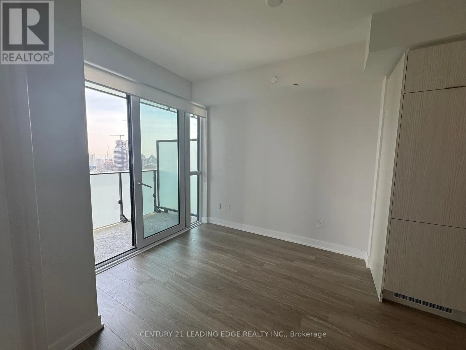 2202 - 430 SQUARE ONE DRIVE