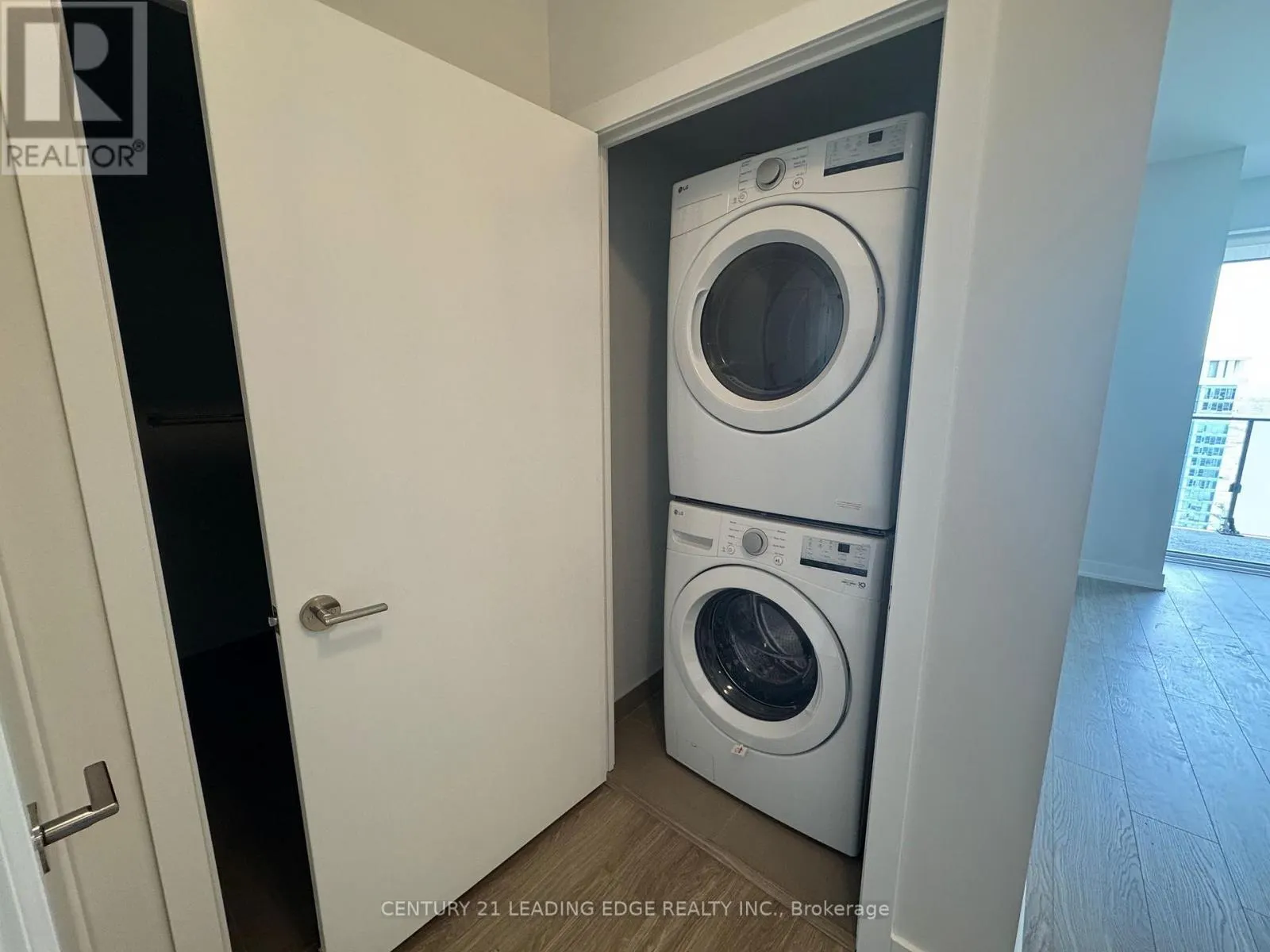 2202 - 430 SQUARE ONE DRIVE