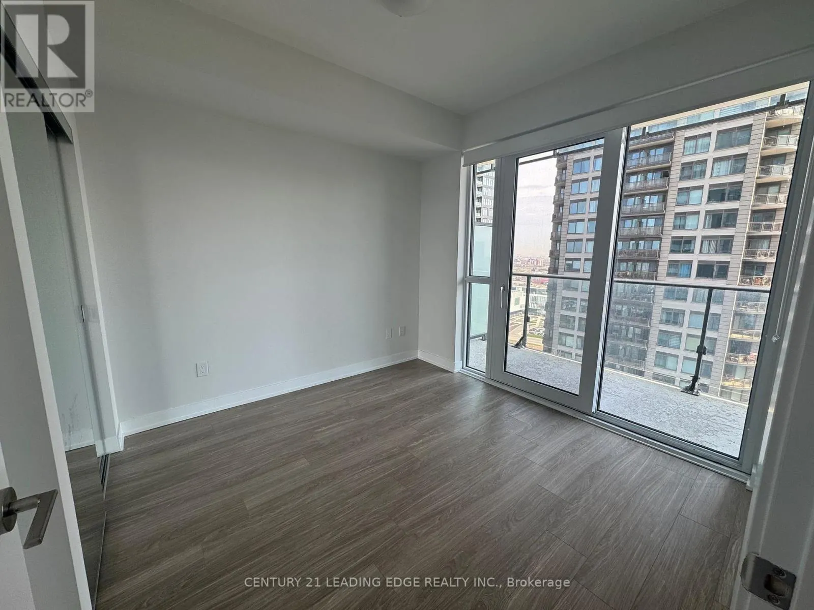 2202 - 430 SQUARE ONE DRIVE