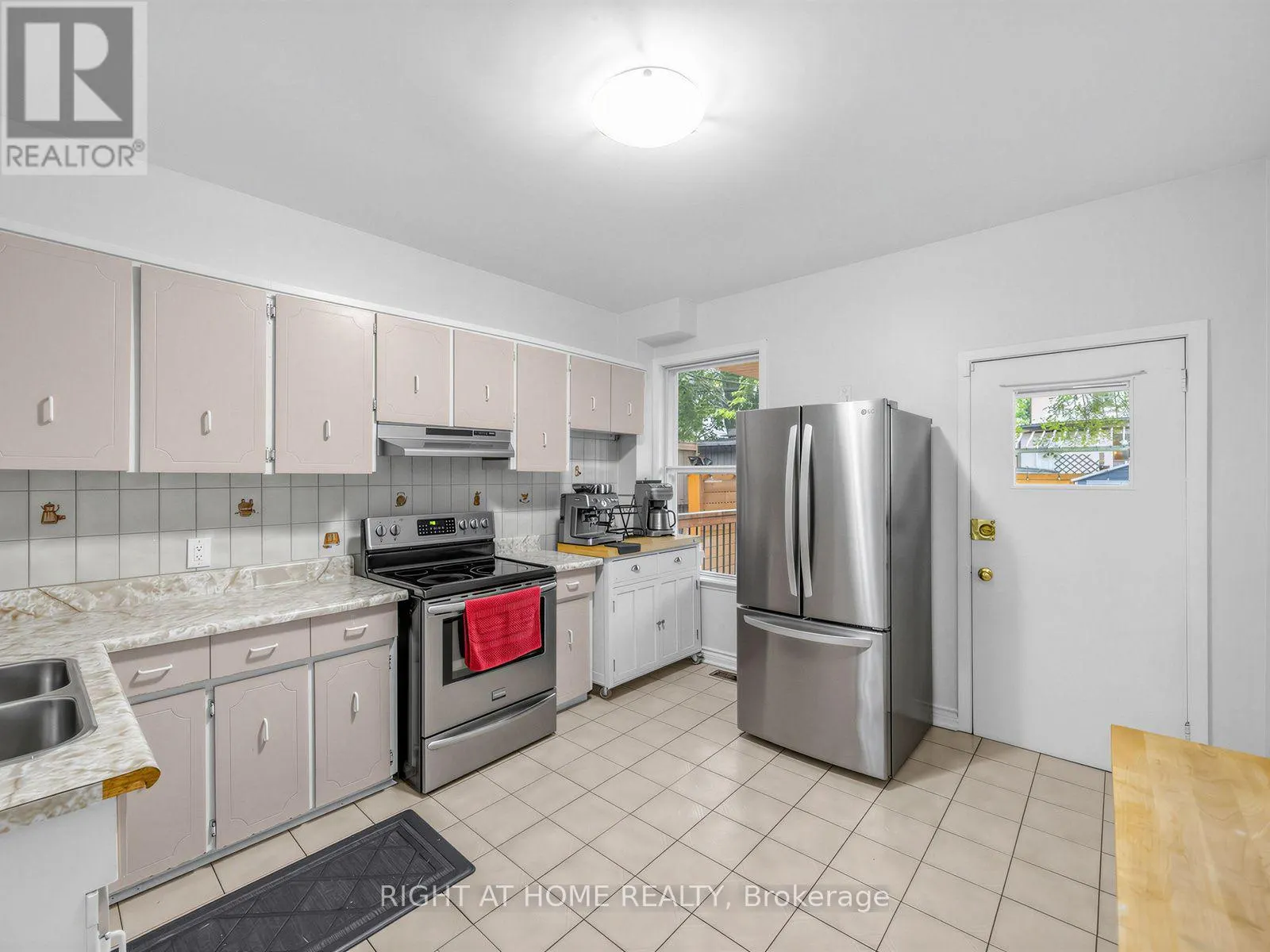 81 SILVERTHORN AVENUE