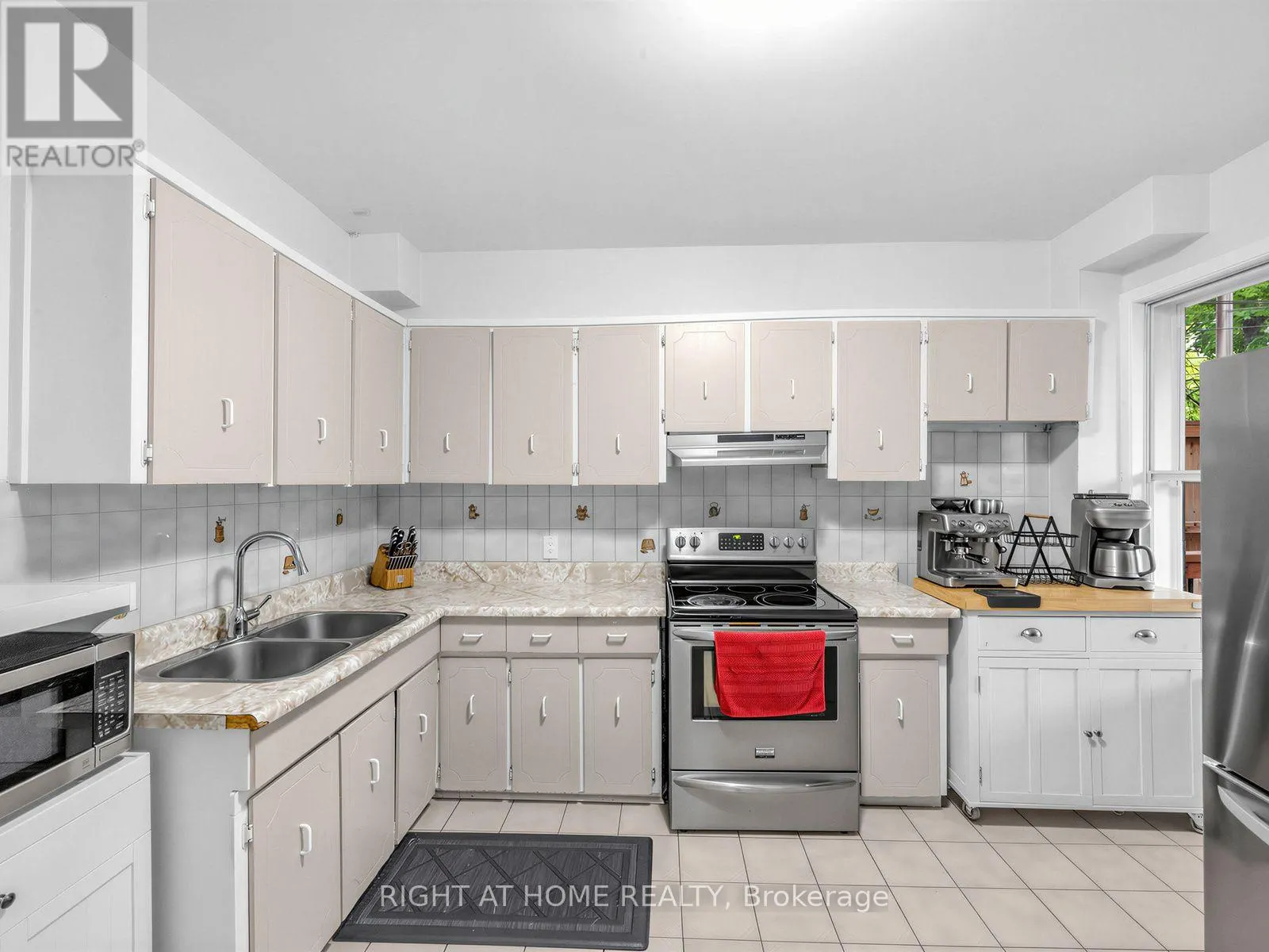 81 SILVERTHORN AVENUE