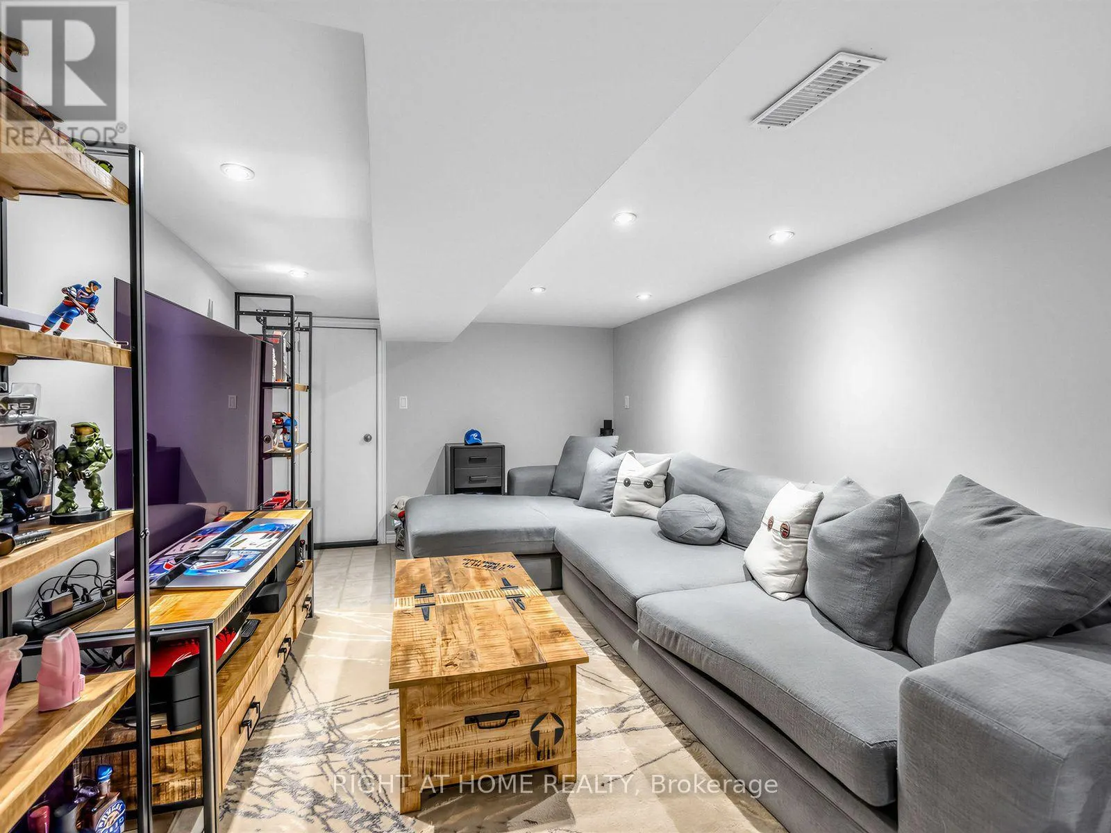 81 SILVERTHORN AVENUE