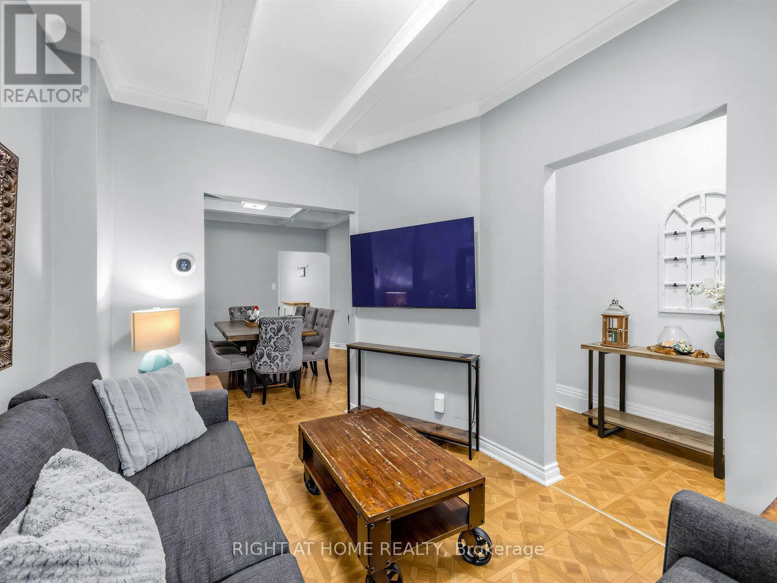 81 SILVERTHORN AVENUE