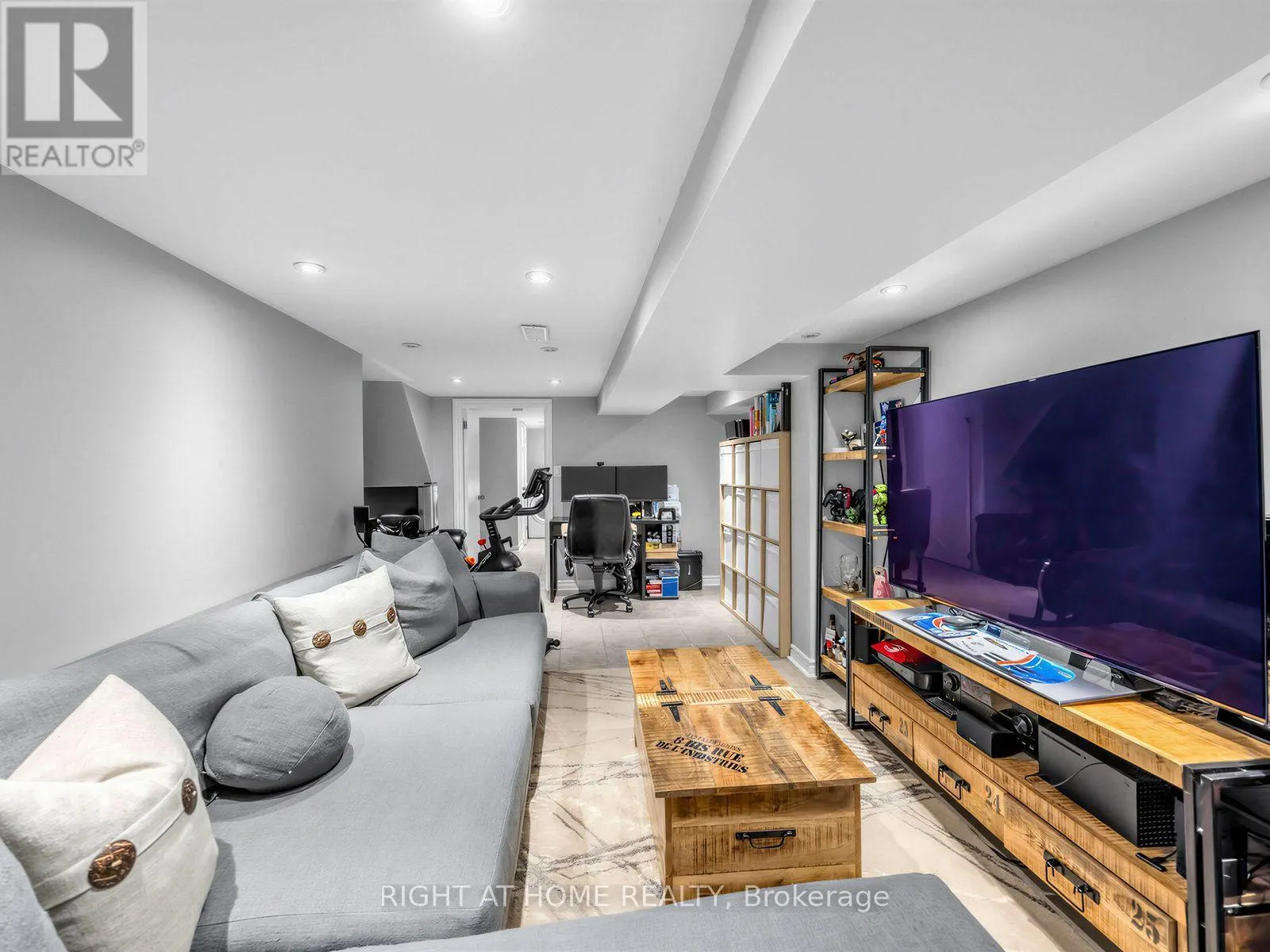 81 SILVERTHORN AVENUE