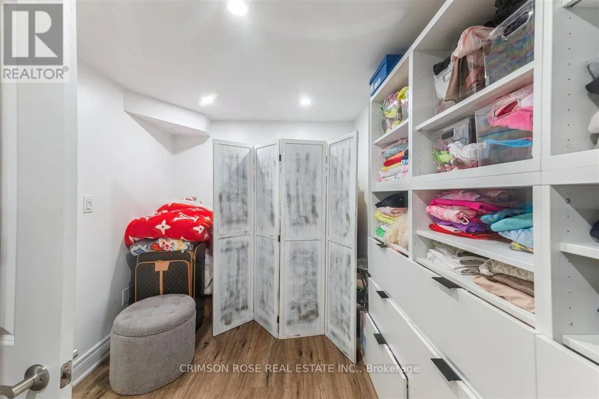 89 HOLYROOD AVENUE