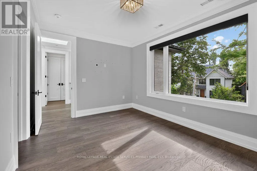 533 CARSON LANE