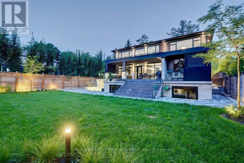 533 CARSON LANE