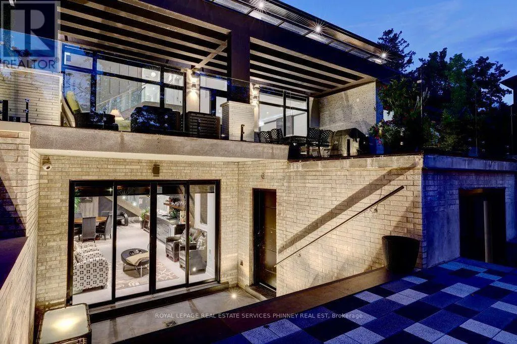 533 CARSON LANE