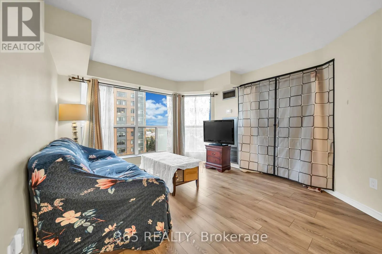 801 - 325 WEBB DRIVE