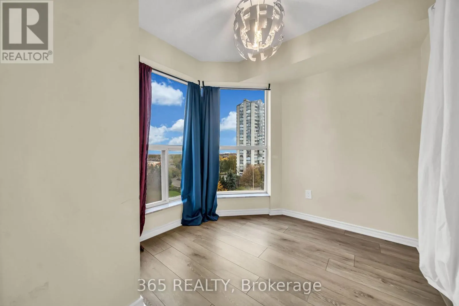 801 - 325 WEBB DRIVE