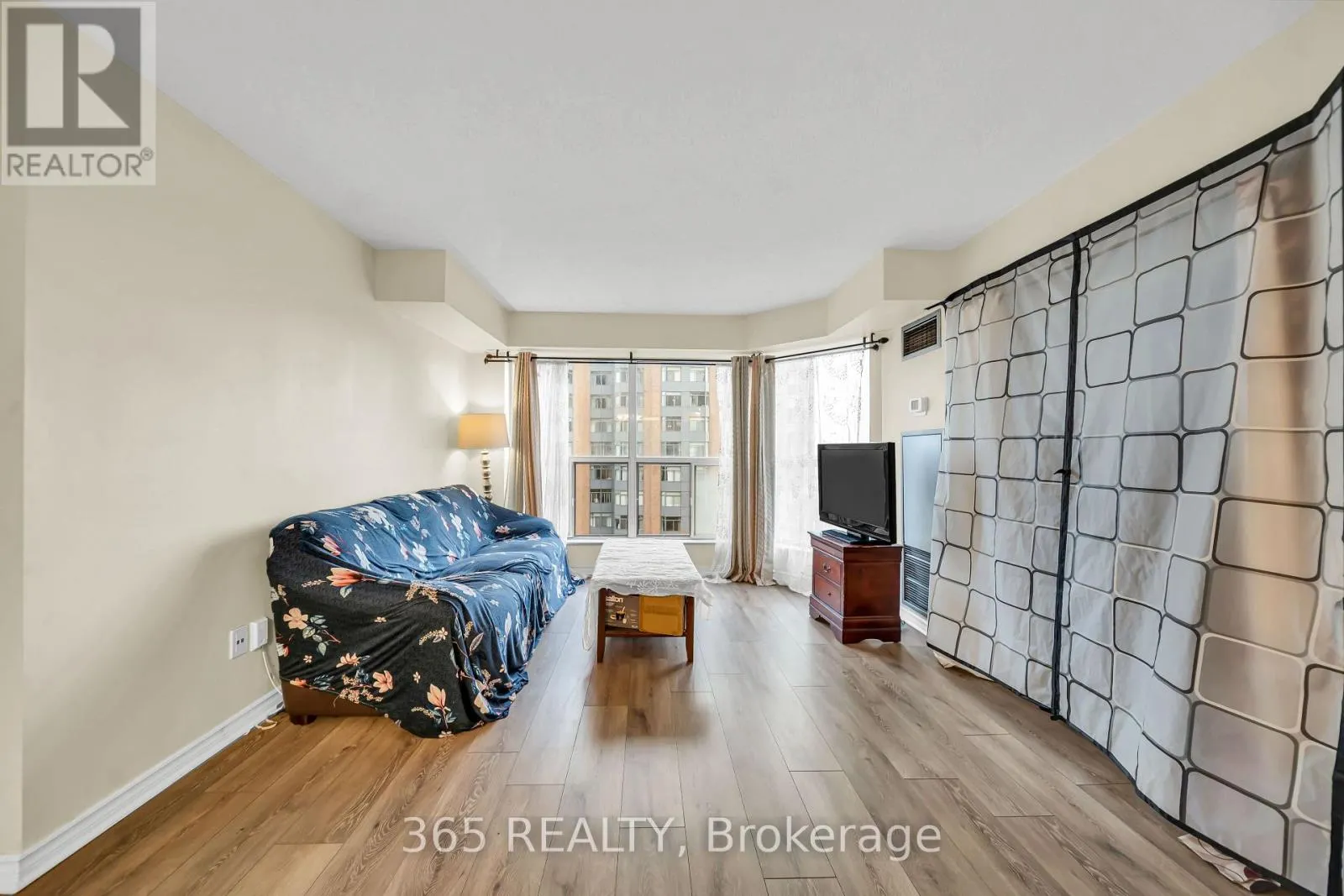 801 - 325 WEBB DRIVE