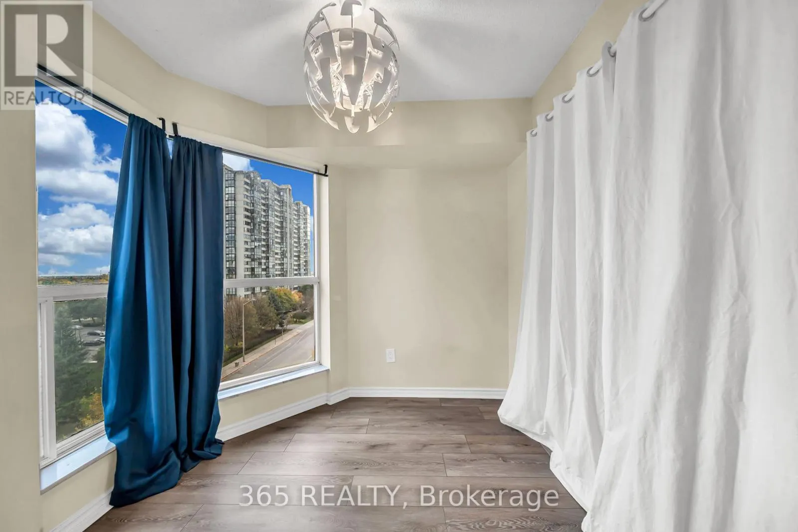 801 - 325 WEBB DRIVE