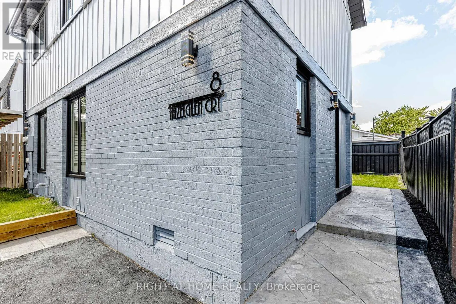 8 HAZELGLEN COURT