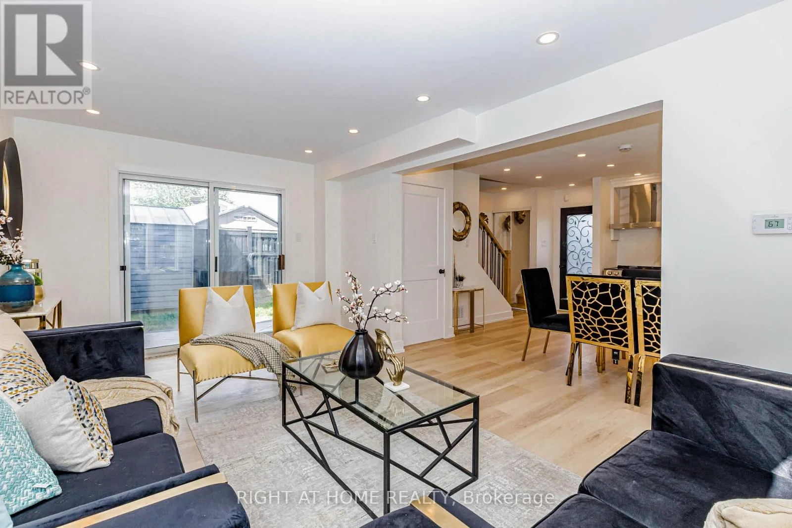 8 HAZELGLEN COURT