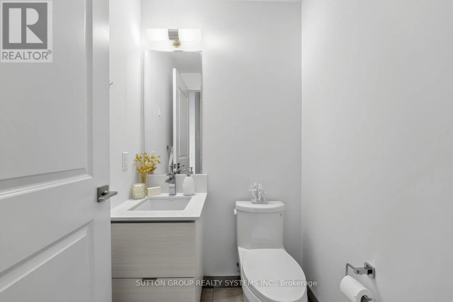 2208 - 36 ELM DRIVE W