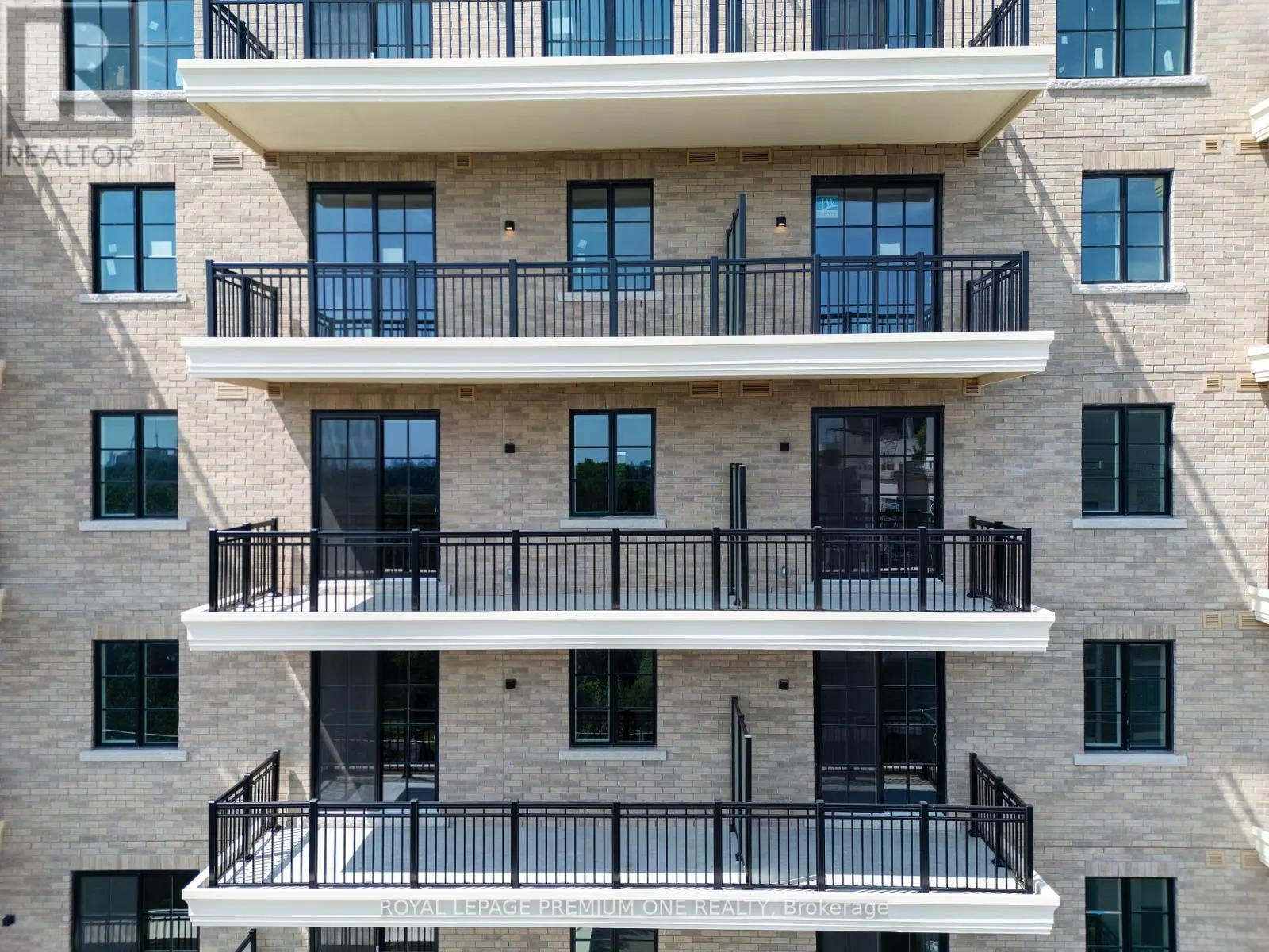 202 - 38 EARLINGTON AVENUE