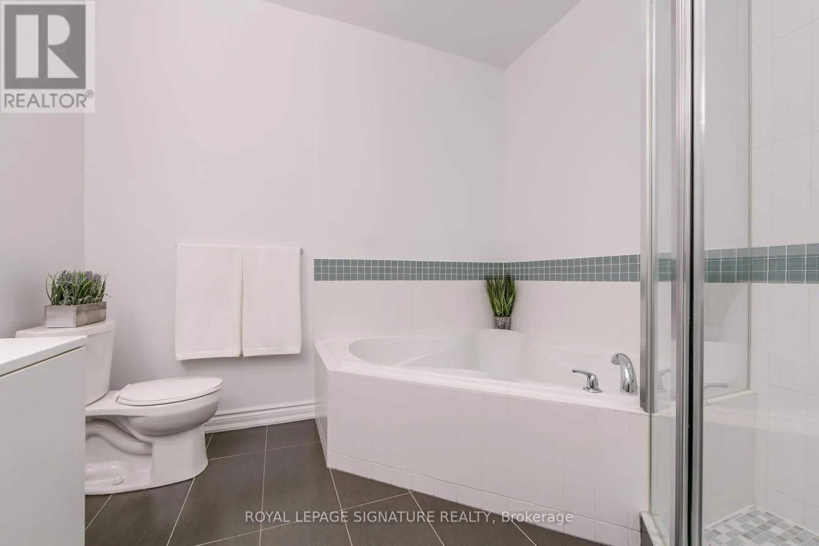 3028 - 165 LEGION ROAD N
