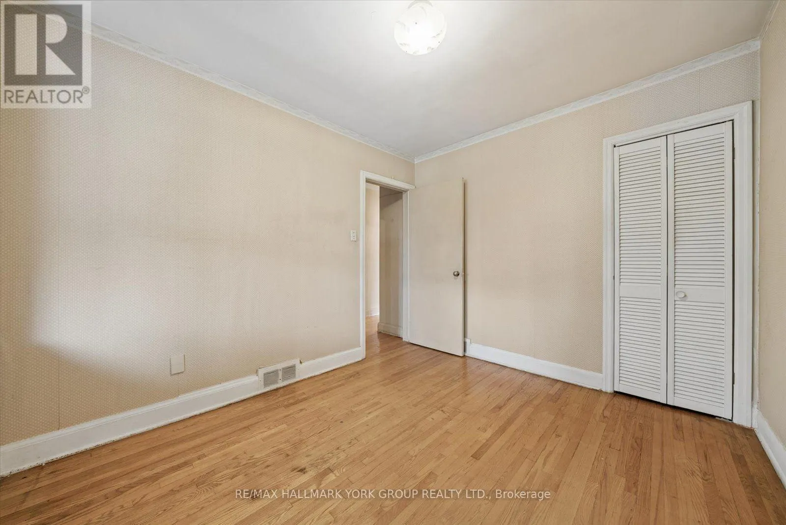 37 AGAR CRESCENT