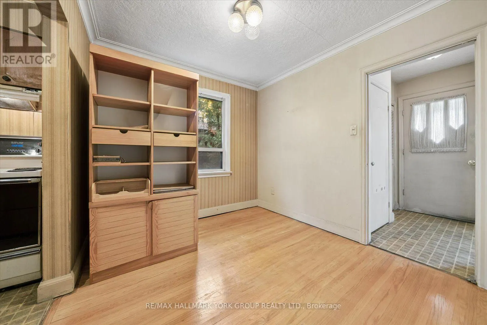 37 AGAR CRESCENT