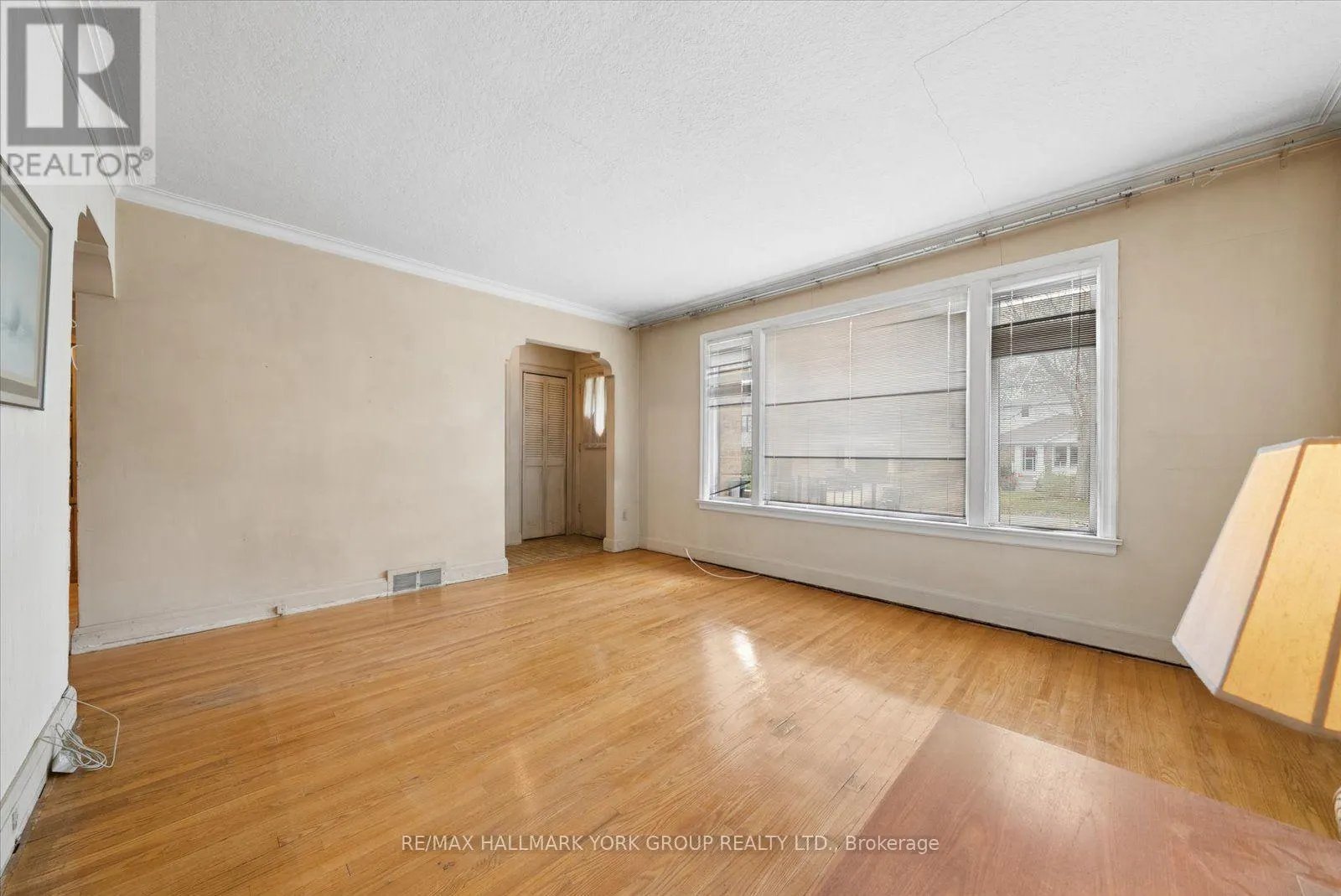 37 AGAR CRESCENT