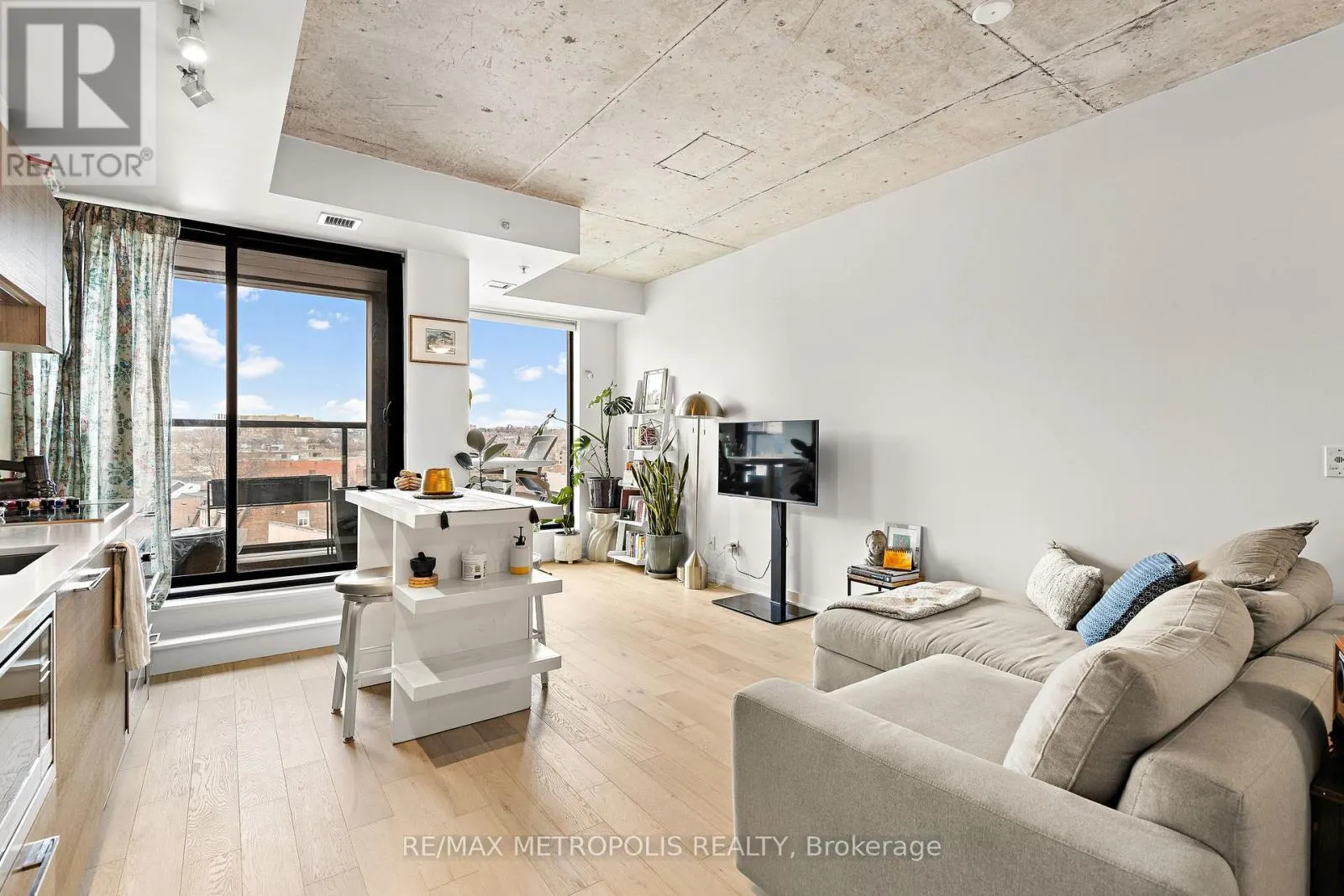 608 - 530 INDIAN GROVE