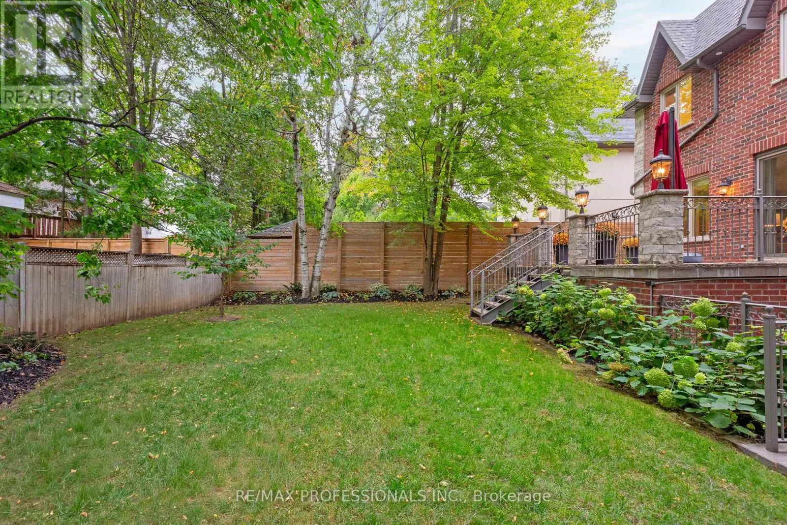 18 HILLCROFT DRIVE