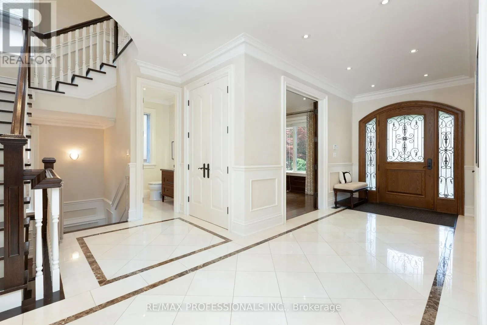 18 HILLCROFT DRIVE