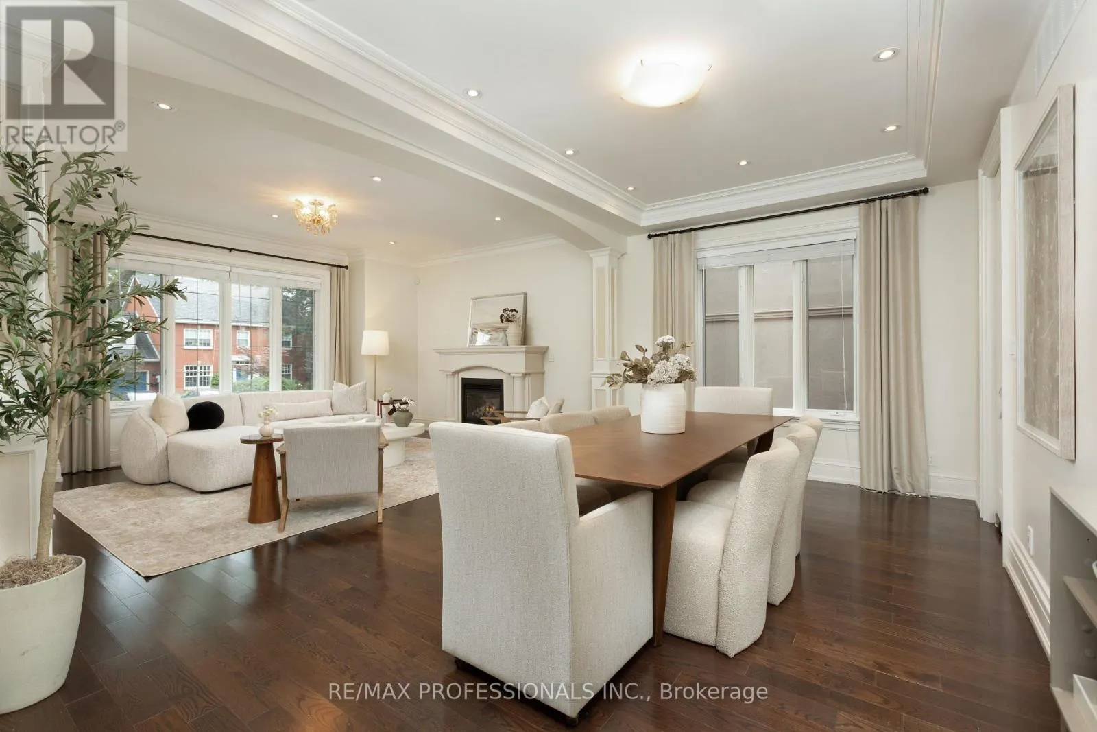 18 HILLCROFT DRIVE