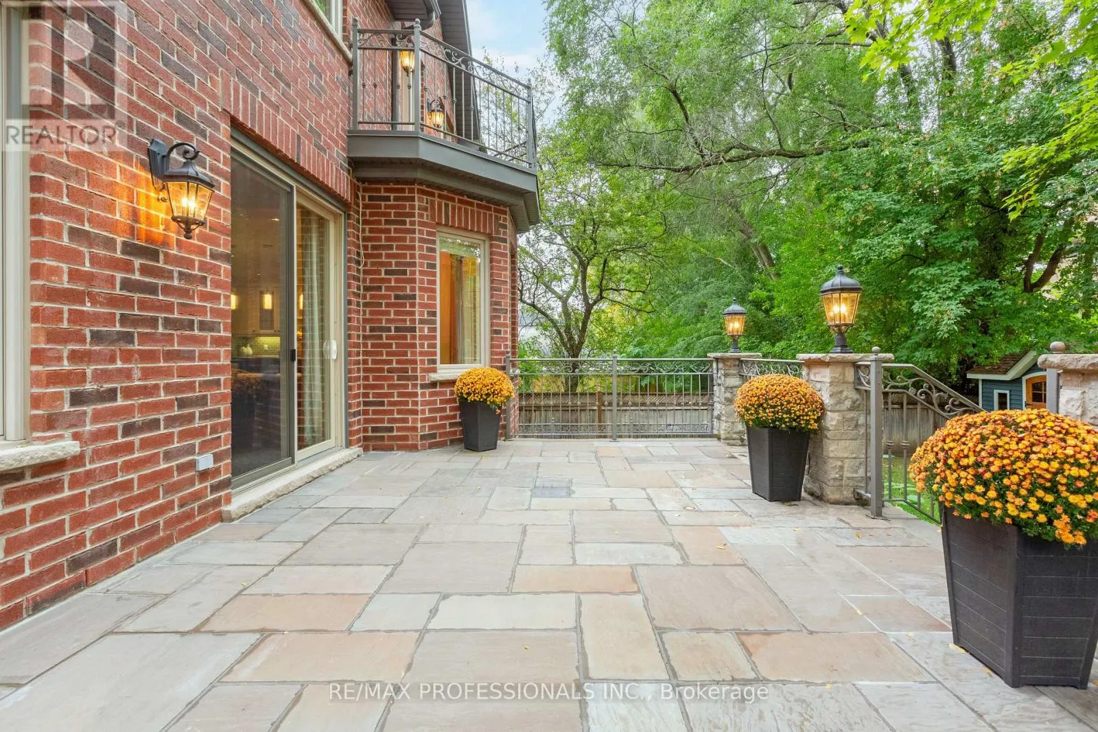 18 HILLCROFT DRIVE