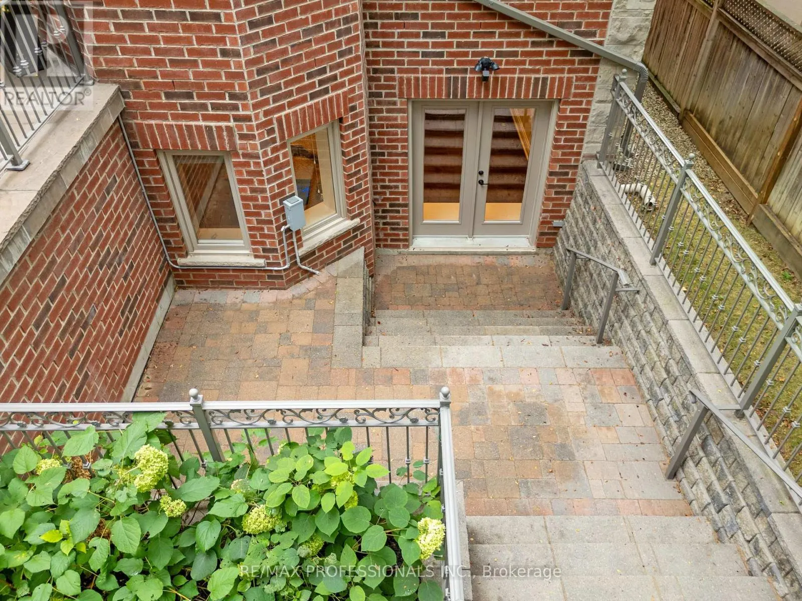 18 HILLCROFT DRIVE