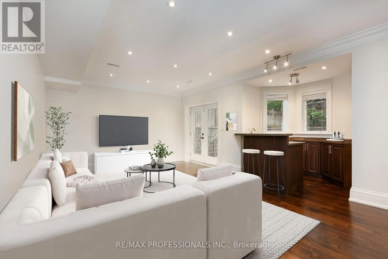 18 HILLCROFT DRIVE
