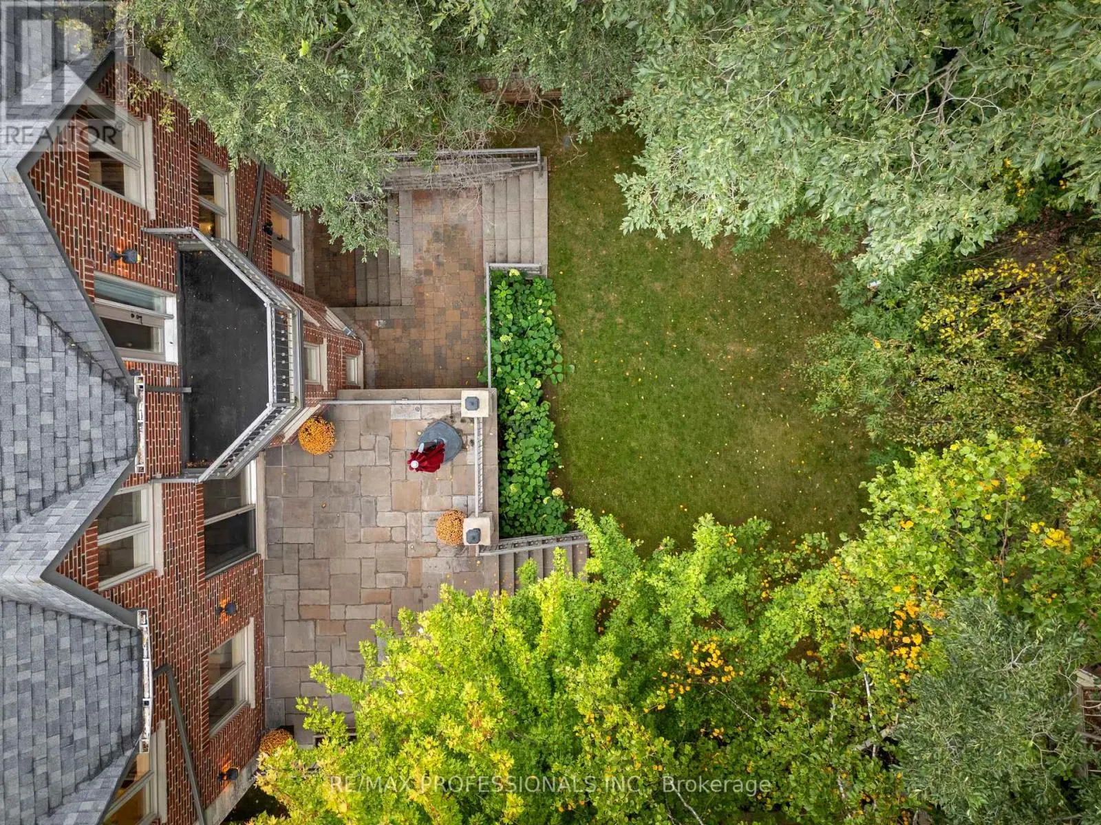 18 HILLCROFT DRIVE