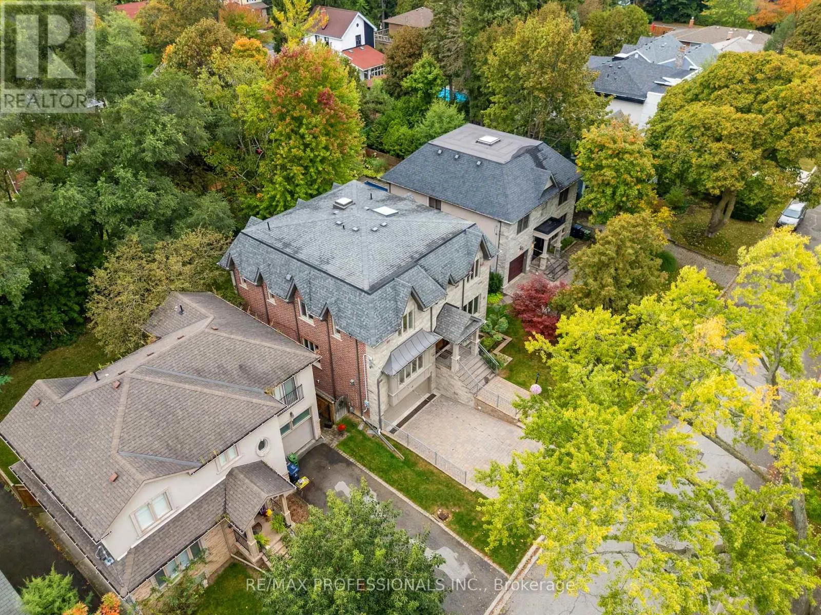 18 HILLCROFT DRIVE