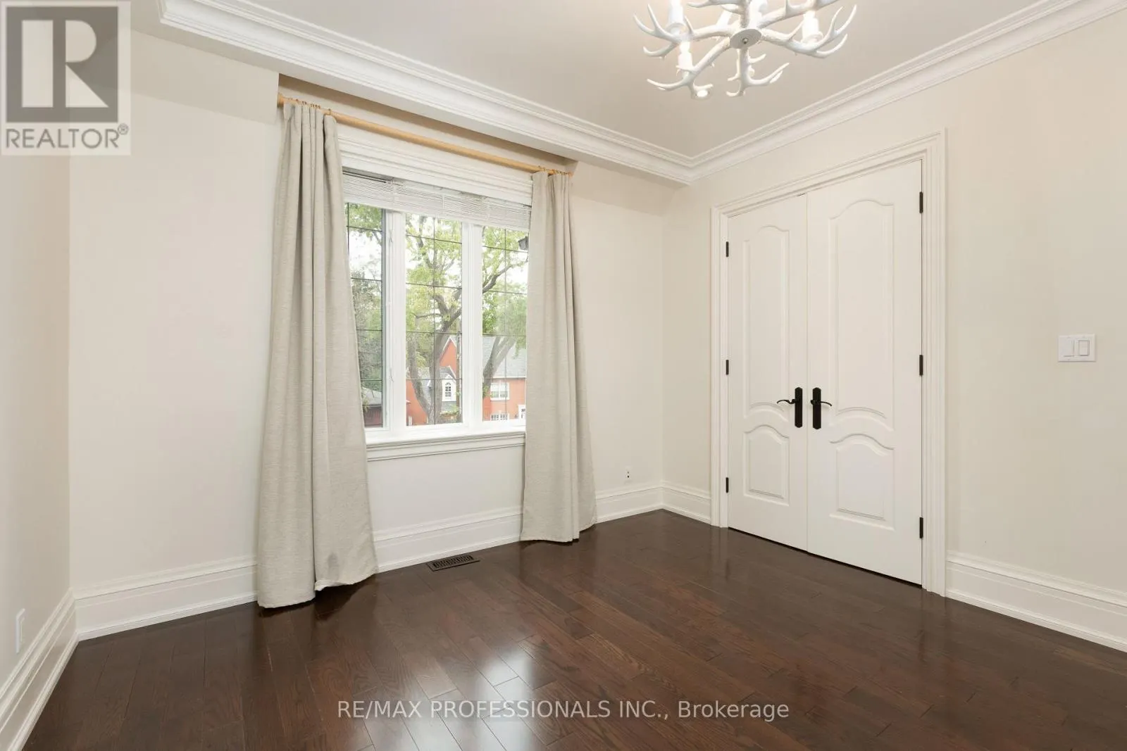18 HILLCROFT DRIVE