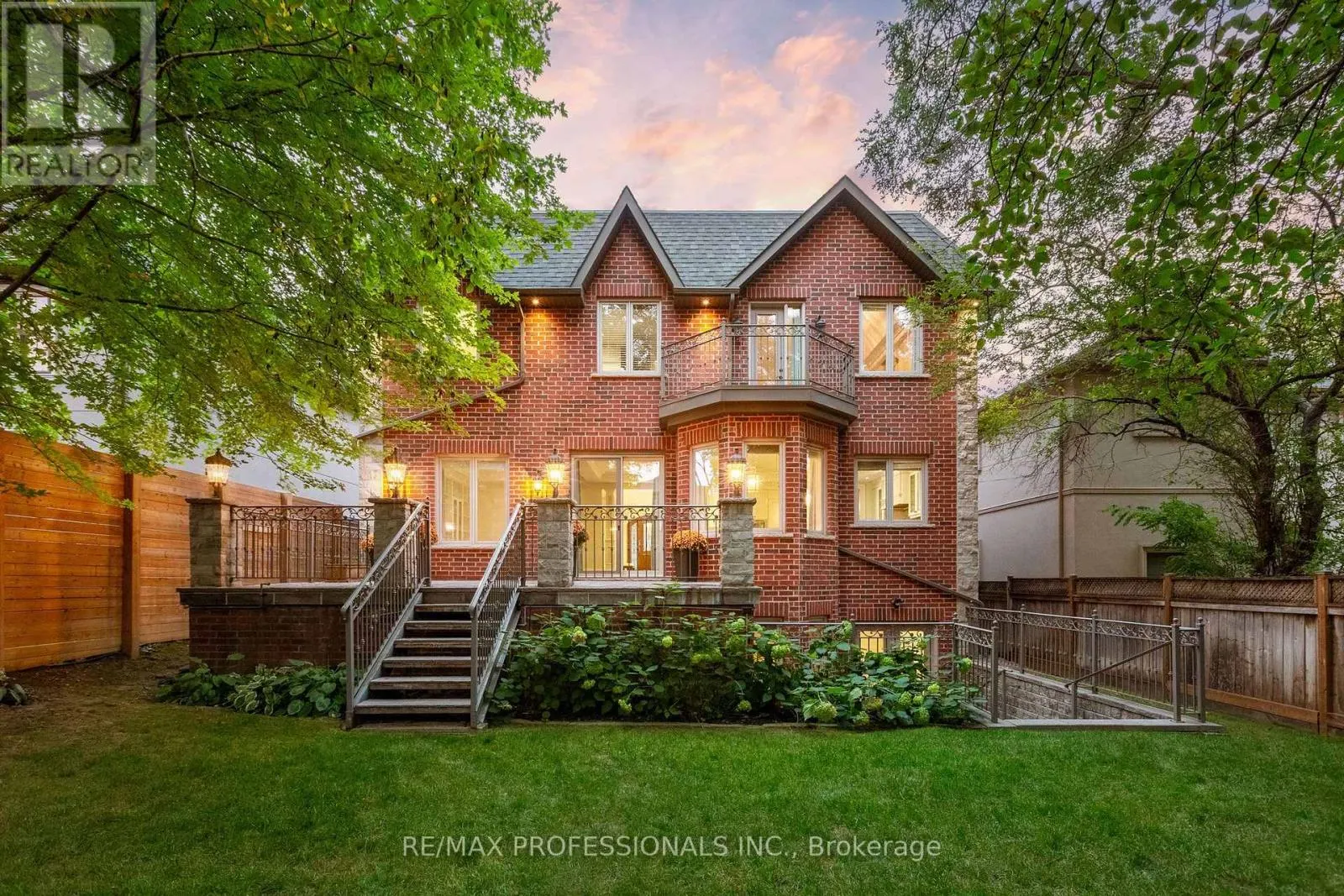 18 HILLCROFT DRIVE