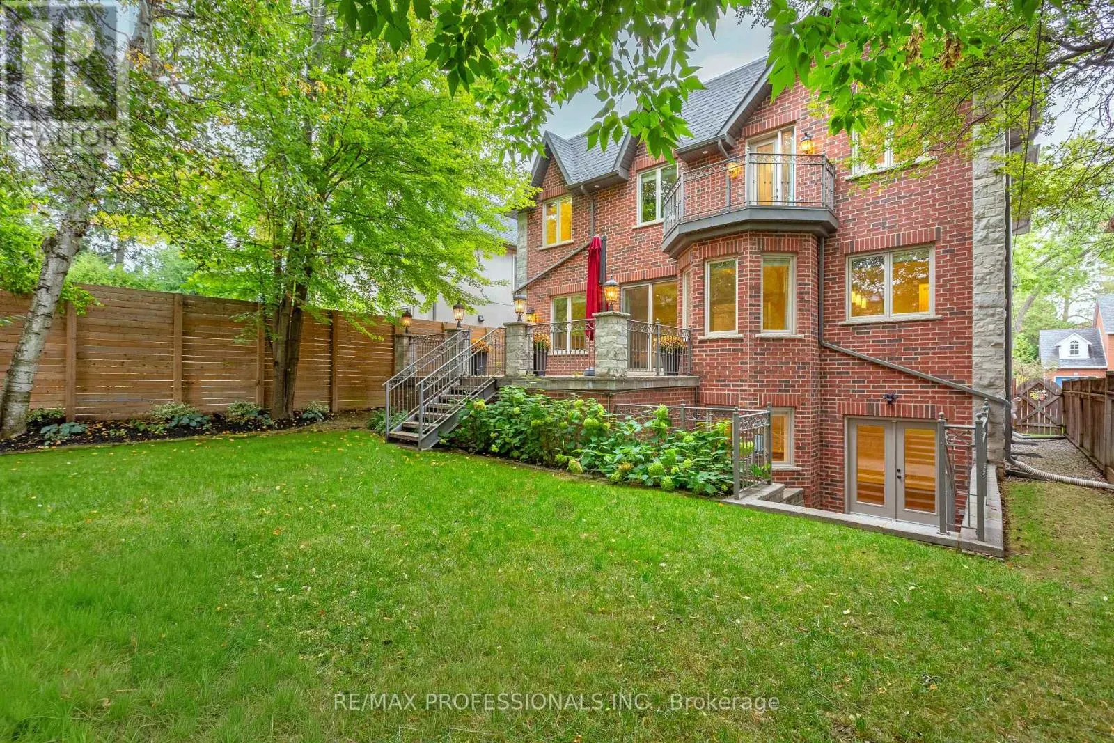 18 HILLCROFT DRIVE