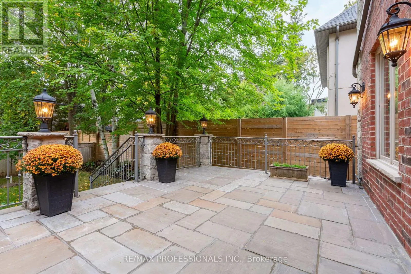 18 HILLCROFT DRIVE