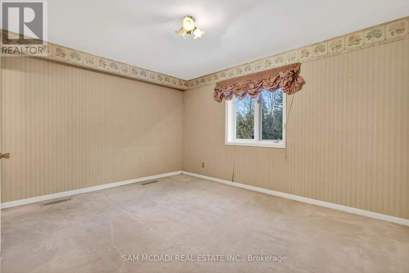 521 VANESSA CRESCENT