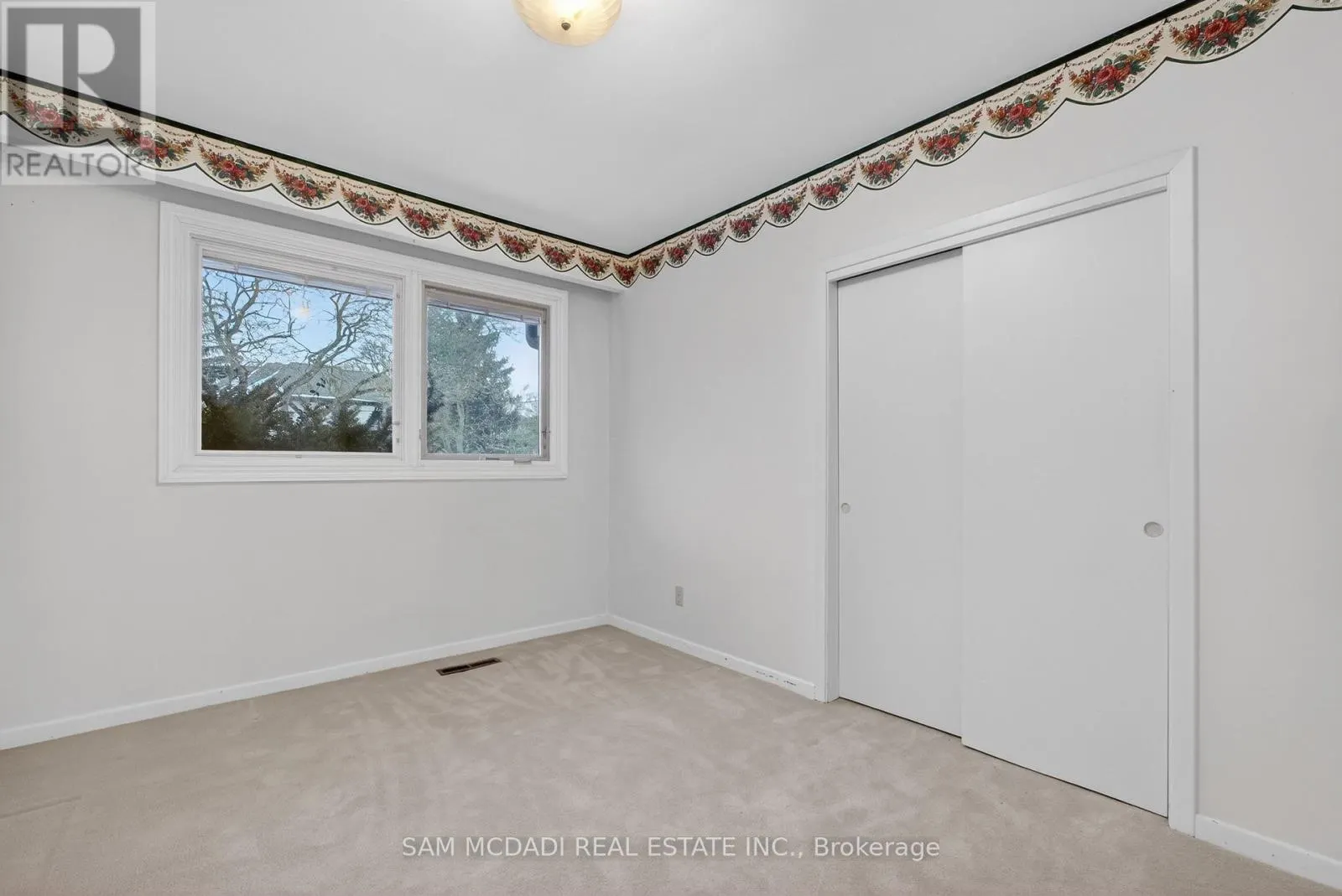 521 VANESSA CRESCENT