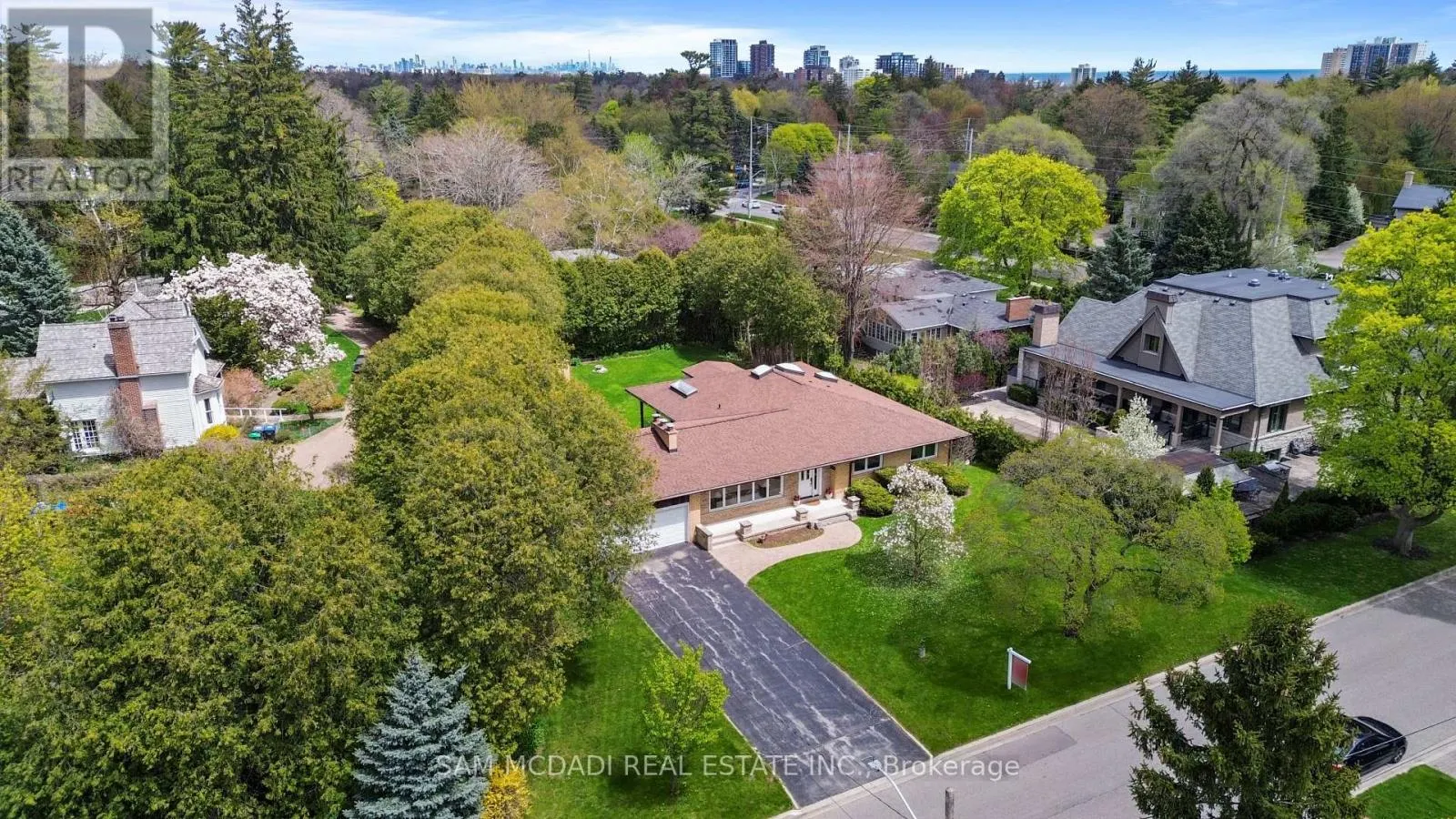 521 VANESSA CRESCENT