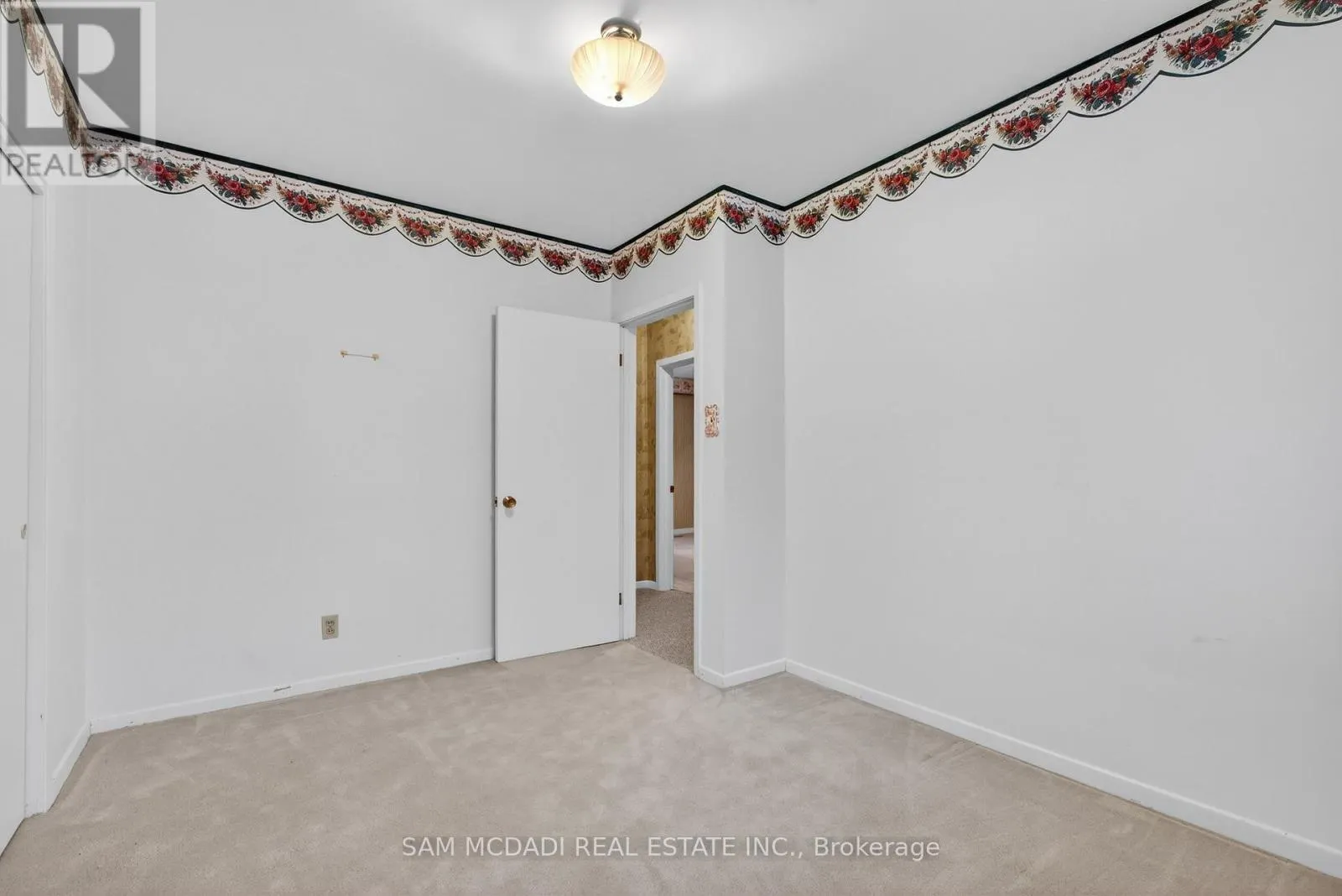 521 VANESSA CRESCENT