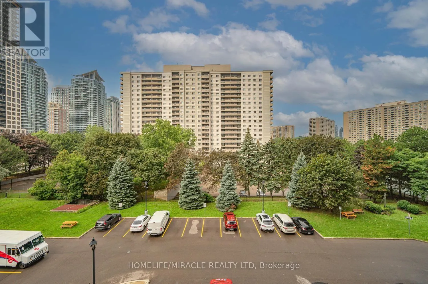 502 - 50 ELM DRIVE E