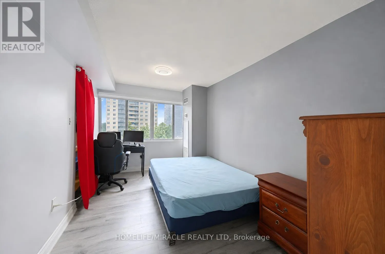 502 - 50 ELM DRIVE E