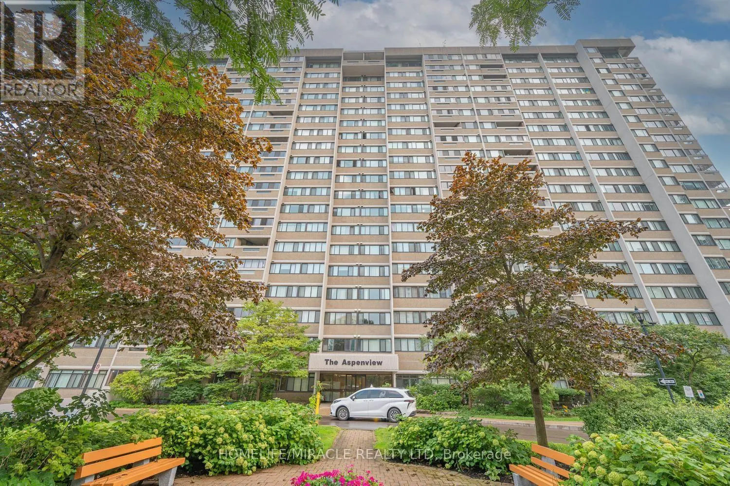 502 - 50 ELM DRIVE E