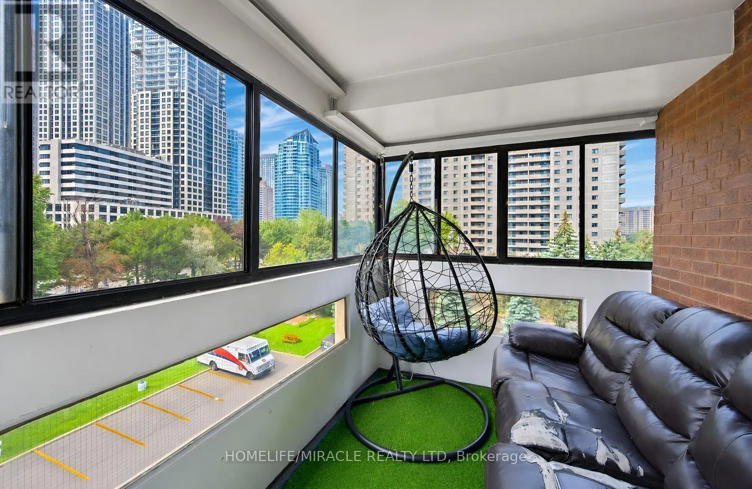 502 - 50 ELM DRIVE E