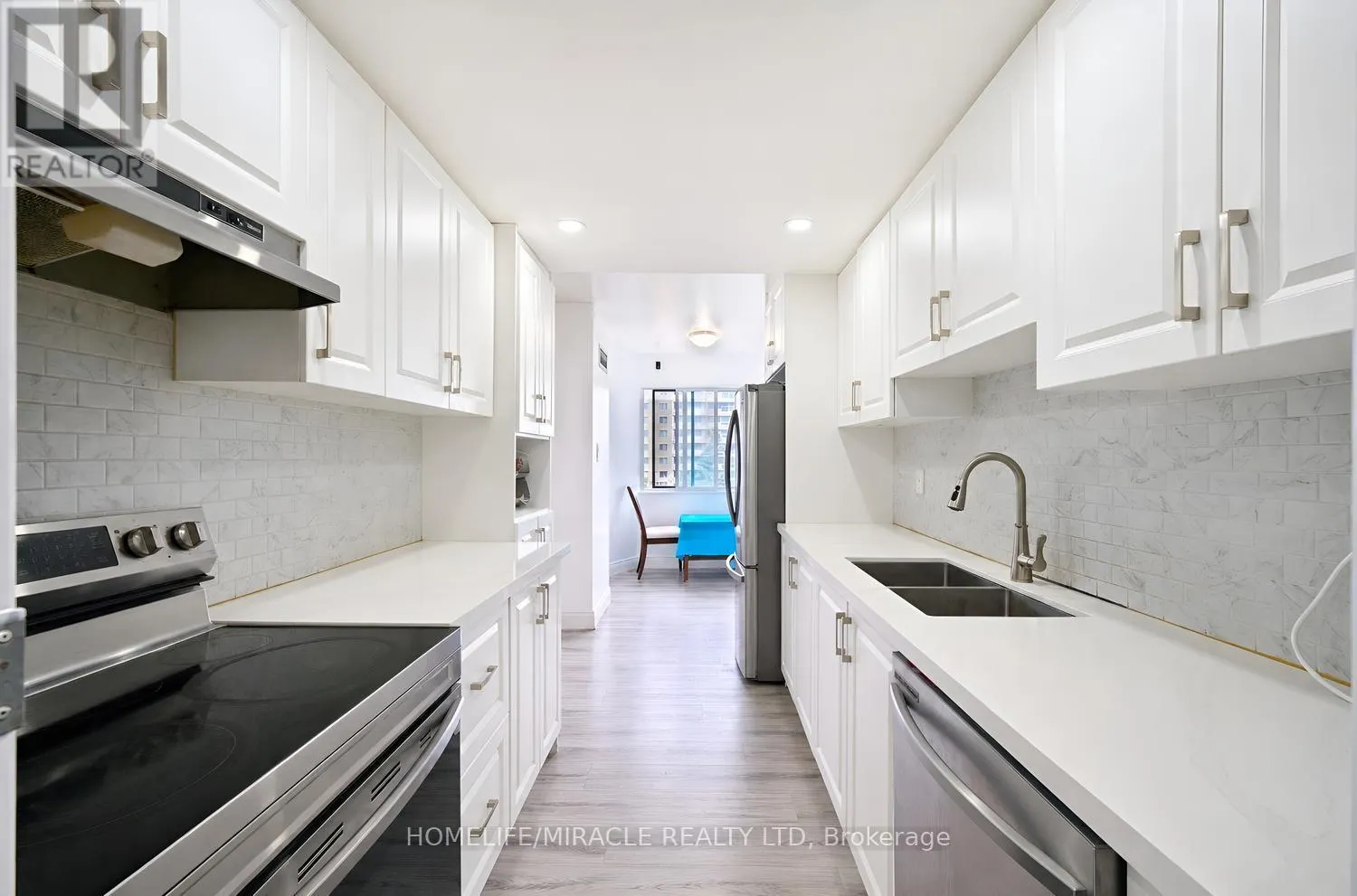 502 - 50 ELM DRIVE E