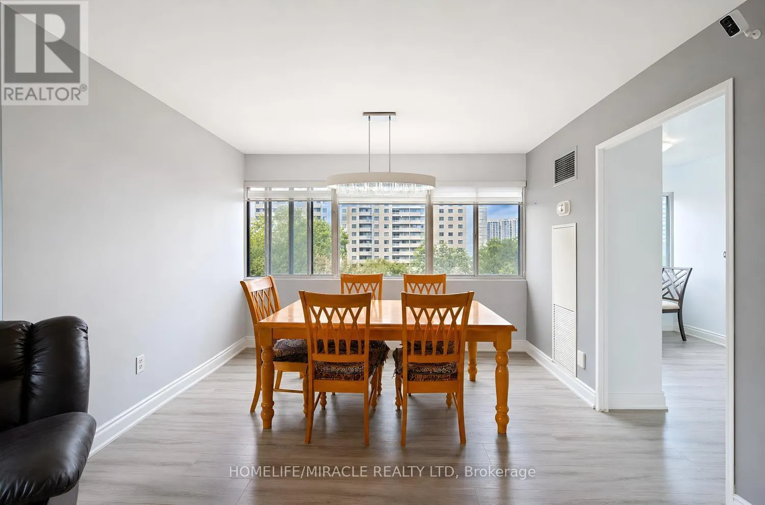 502 - 50 ELM DRIVE E